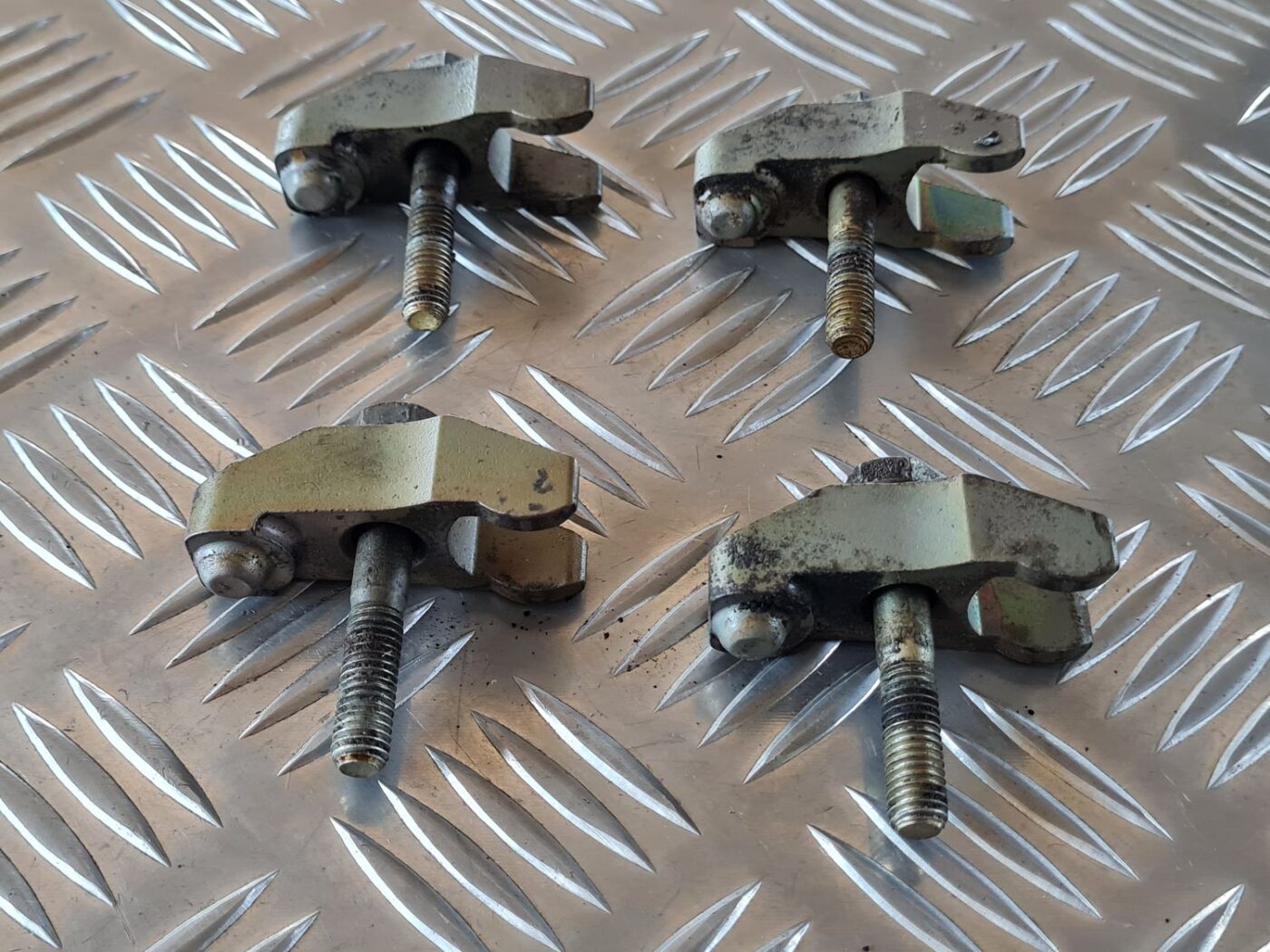 Degvielas smidzinātāja sprauslas turētājs priekš VW GOLF IV 1999 2 Degvielas smidzinātāja sprauslas turētājs priekš VW GOLF IV 1999