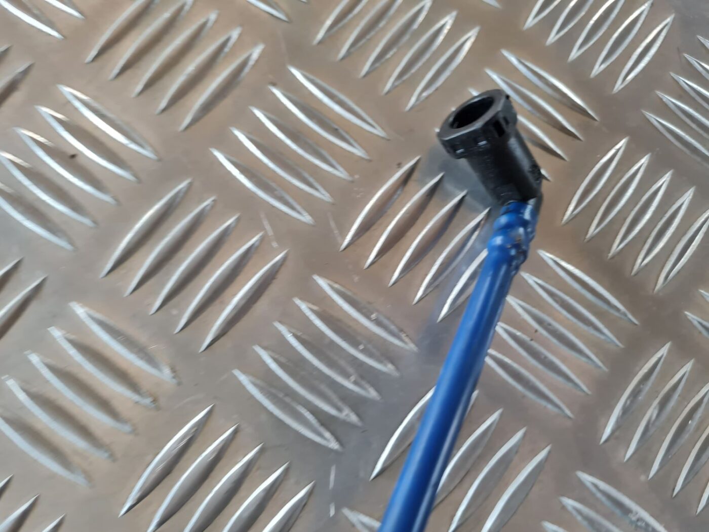 Degvielas caurule priekš VW GOLF IV 1999 2 Degvielas caurule priekš VW GOLF IV 1999