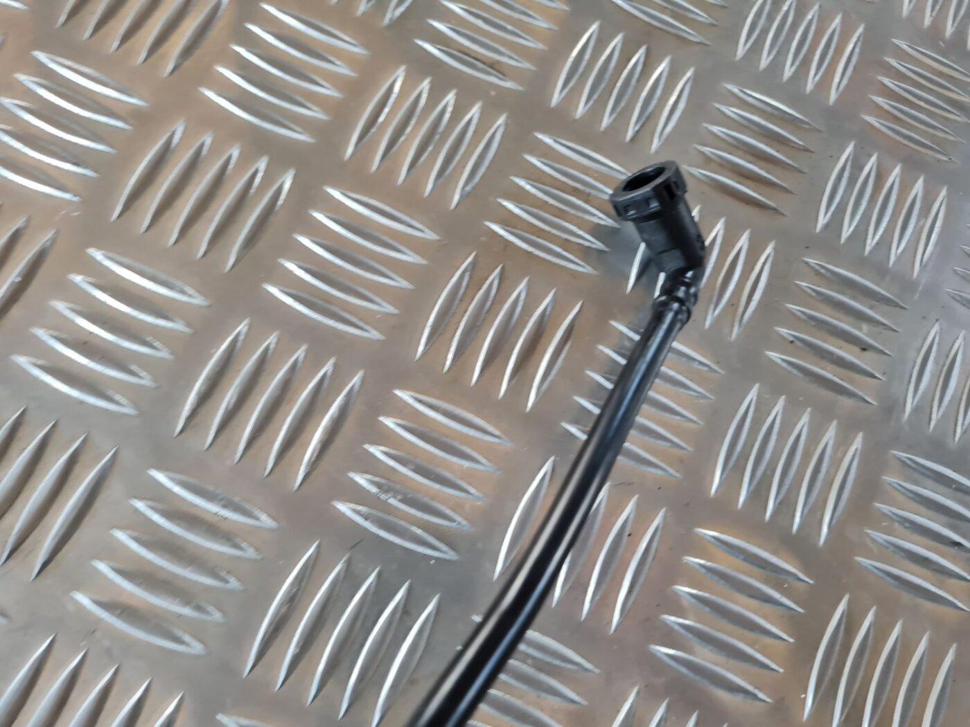 Degvielas caurule priekš VW GOLF IV 1999 2 Degvielas caurule priekš VW GOLF IV 1999