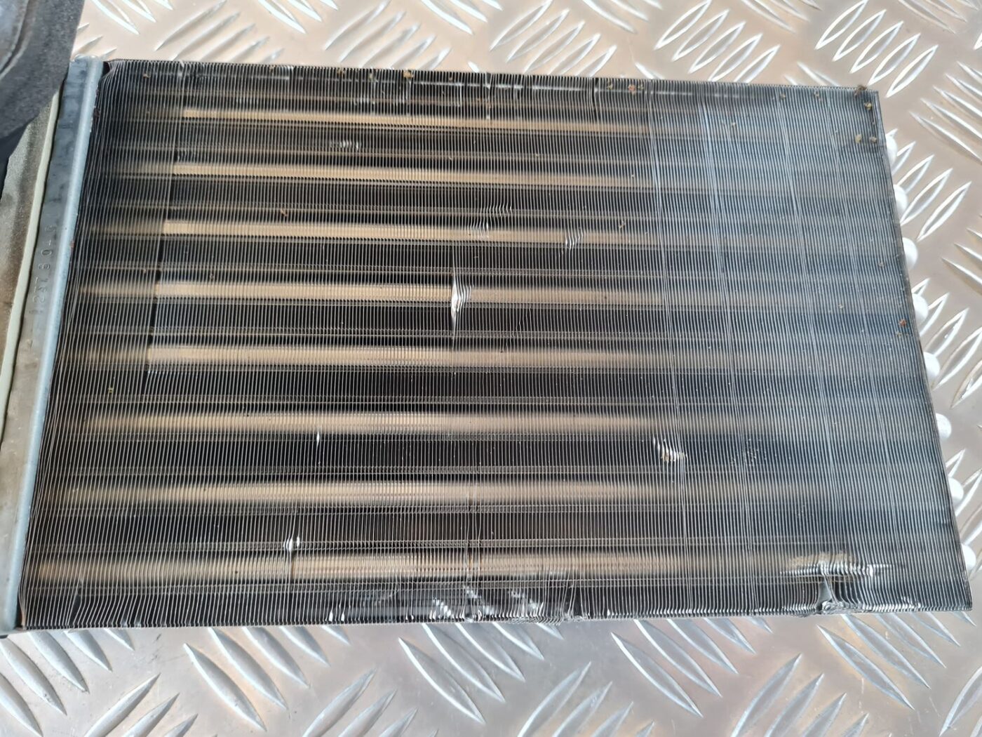 Apsildes sistēmas radiators priekš VW GOLF IV 1999 2 Apsildes sistēmas radiators priekš VW GOLF IV 1999