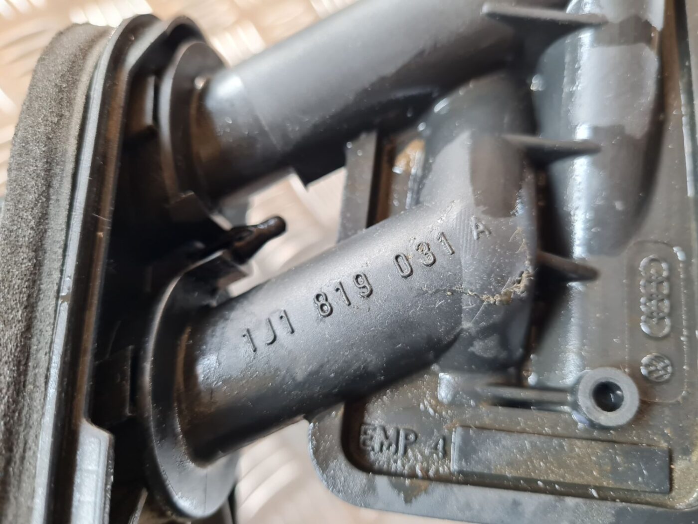 Apsildes sistēmas radiators priekš VW GOLF IV 1999 4 Apsildes sistēmas radiators priekš VW GOLF IV 1999