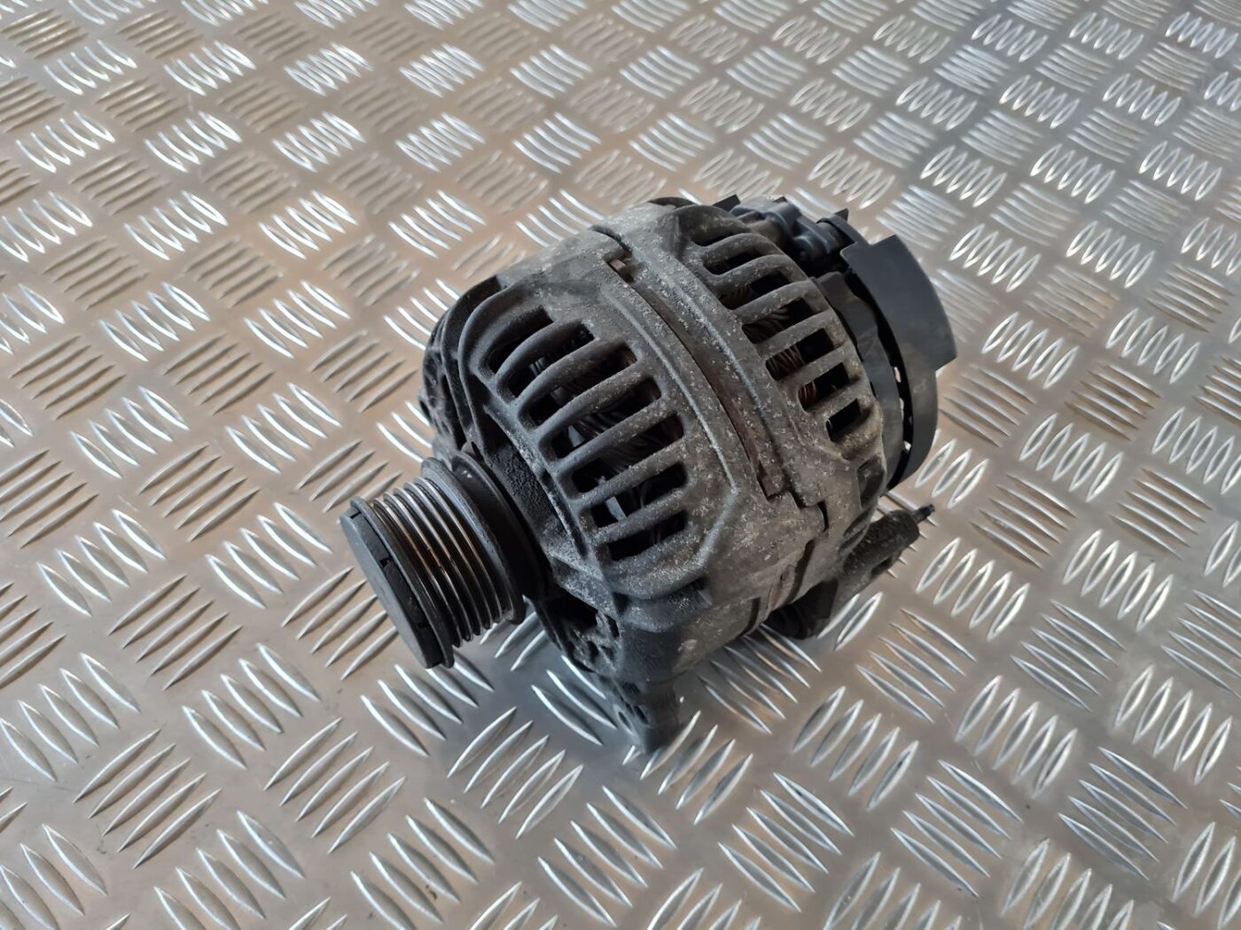 Ģenerators priekš VW GOLF IV 1999 1 Ģenerators priekš VW GOLF IV 1999