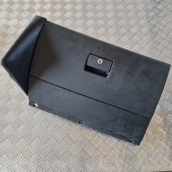 Mantu glabāšanas nodalījums pasažiera pusē priekš VW GOLF IV 1999