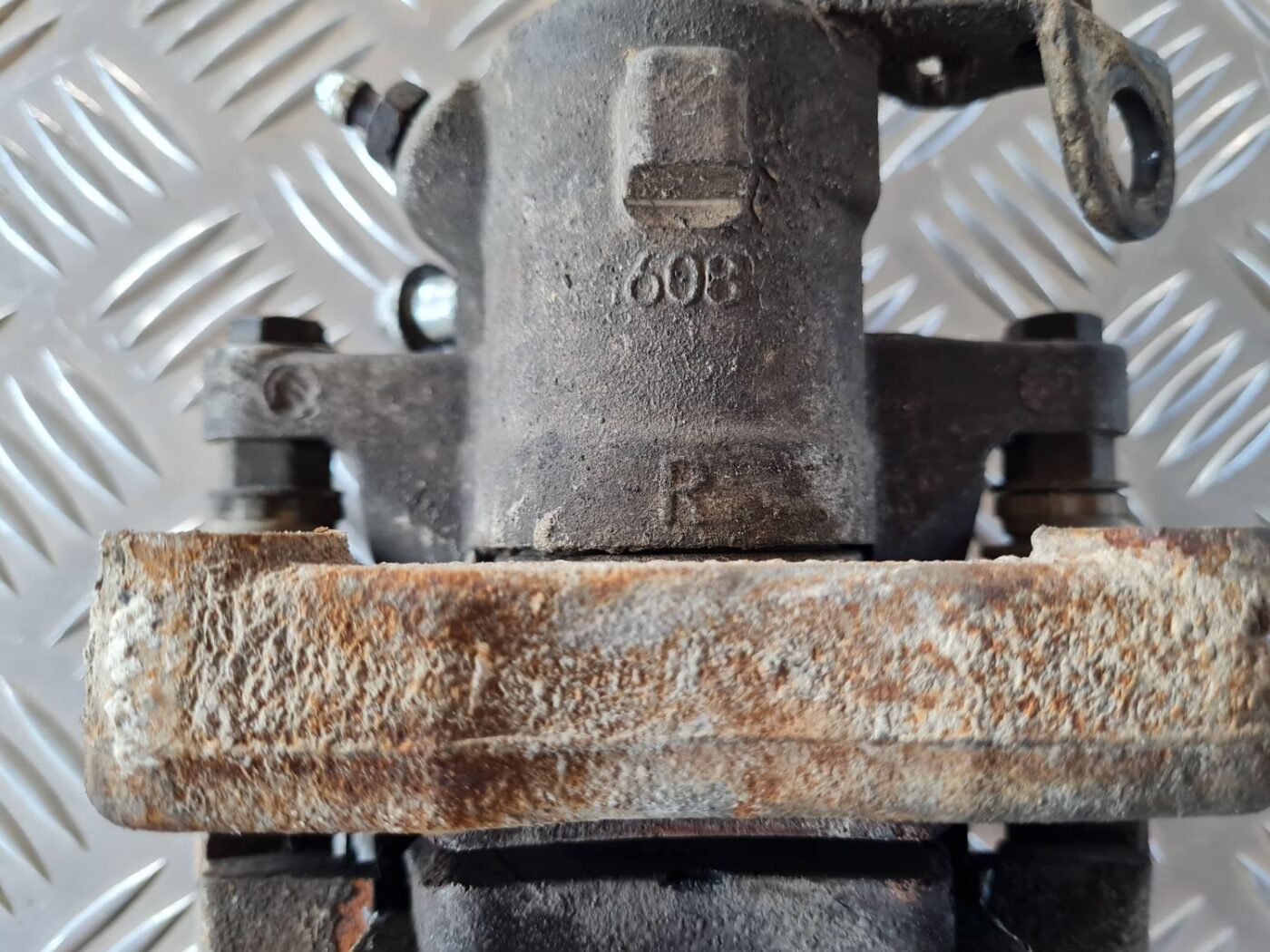 Aizmugurējais labais suports priekš VW GOLF IV 1999 5 Aizmugurējais labais suports priekš VW GOLF IV 1999