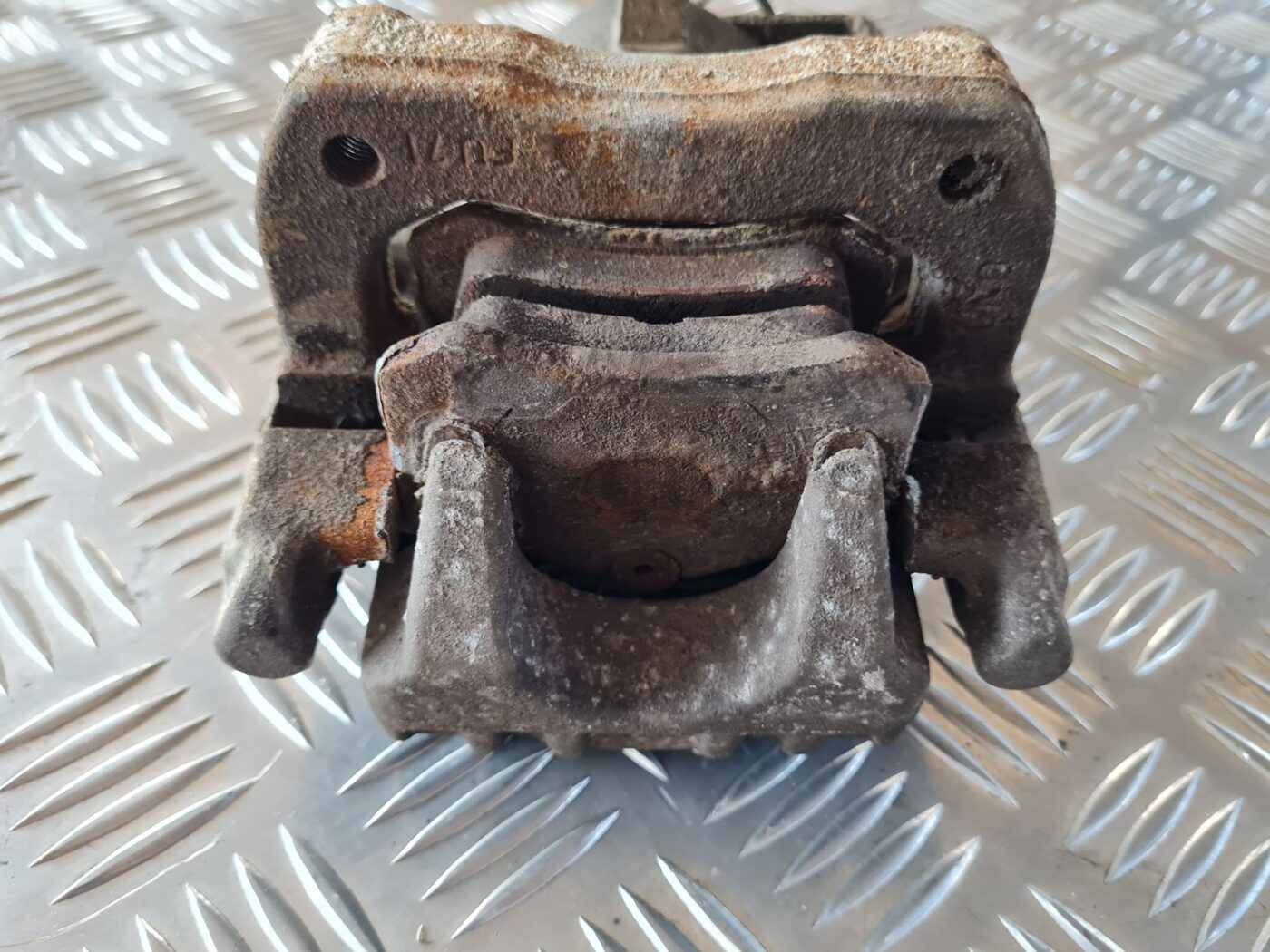 Aizmugurējais labais suports priekš VW GOLF IV 1999 4 Aizmugurējais labais suports priekš VW GOLF IV 1999