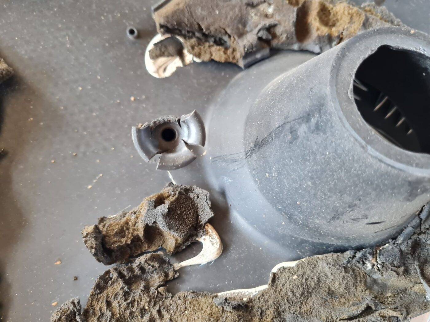 Dzinēja dekoratīvais vāks priekš VW GOLF IV 1999 4 Dzinēja dekoratīvais vāks priekš VW GOLF IV 1999