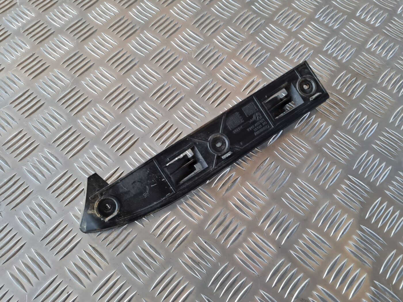 Priekšēja bufera kronšteins priekš VW GOLF IV 1999 2 Priekšēja bufera kronšteins priekš VW GOLF IV 1999