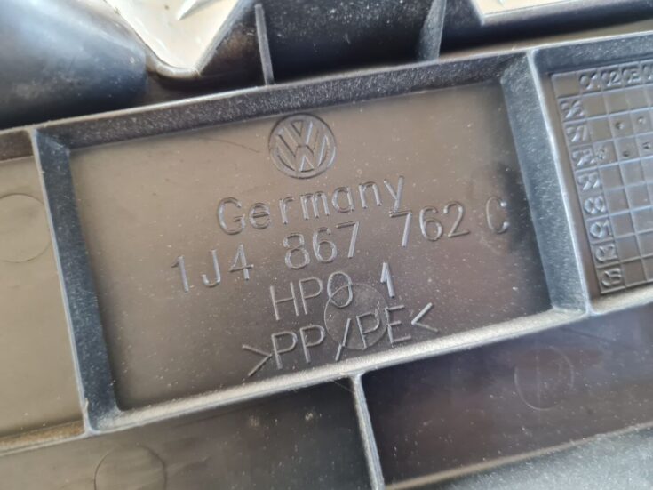 Bagāžnieka žalūziju sliedes priekš VW GOLF IV 1999