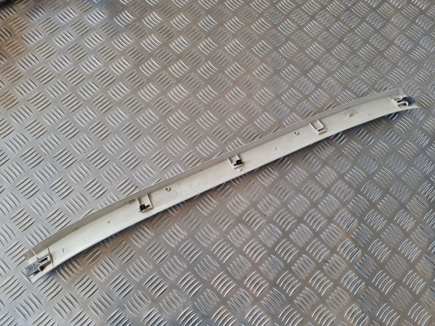 Bagāžnieka nodalījuma griestu uzlika priekš VW GOLF IV 1999 2 Bagāžnieka nodalījuma griestu uzlika priekš VW GOLF IV 1999