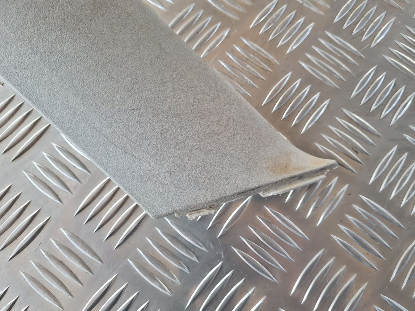 Bagāžnieka vāka liela apdare priekš VW GOLF IV 1999 2 Bagāžnieka vāka liela apdare priekš VW GOLF IV 1999