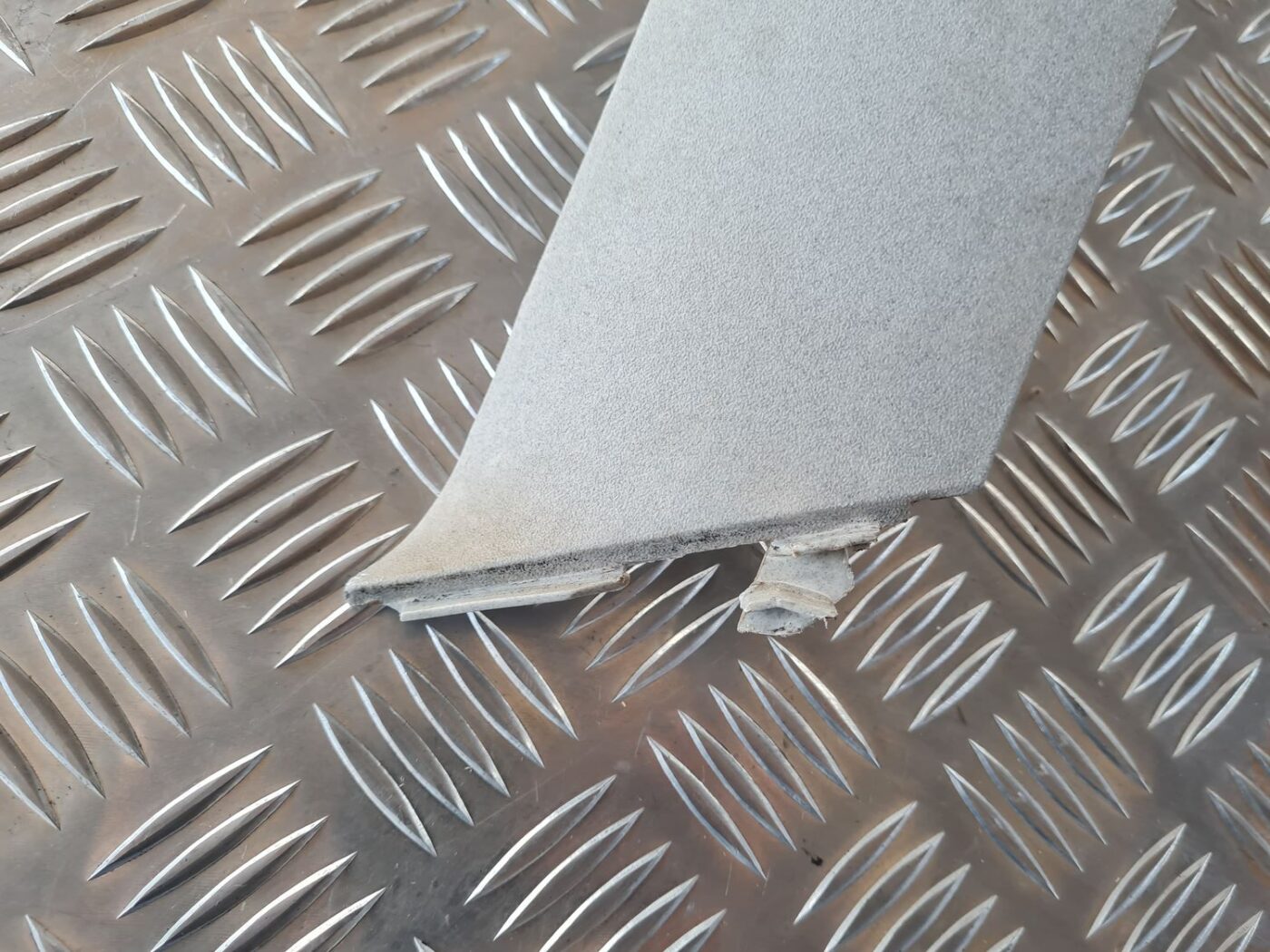 Bagāžnieka vāka liela apdare priekš VW GOLF IV 1999 8 Bagāžnieka vāka liela apdare priekš VW GOLF IV 1999