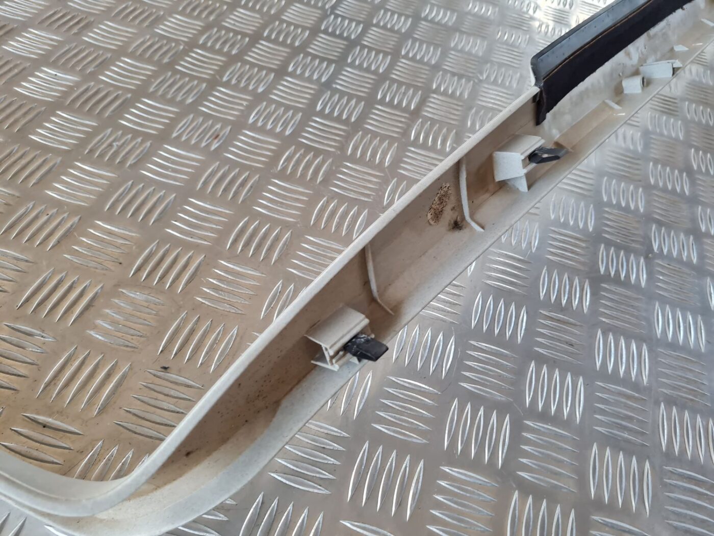 Bagāžnieka vāka liela apdare priekš VW GOLF IV 1999 6 Bagāžnieka vāka liela apdare priekš VW GOLF IV 1999