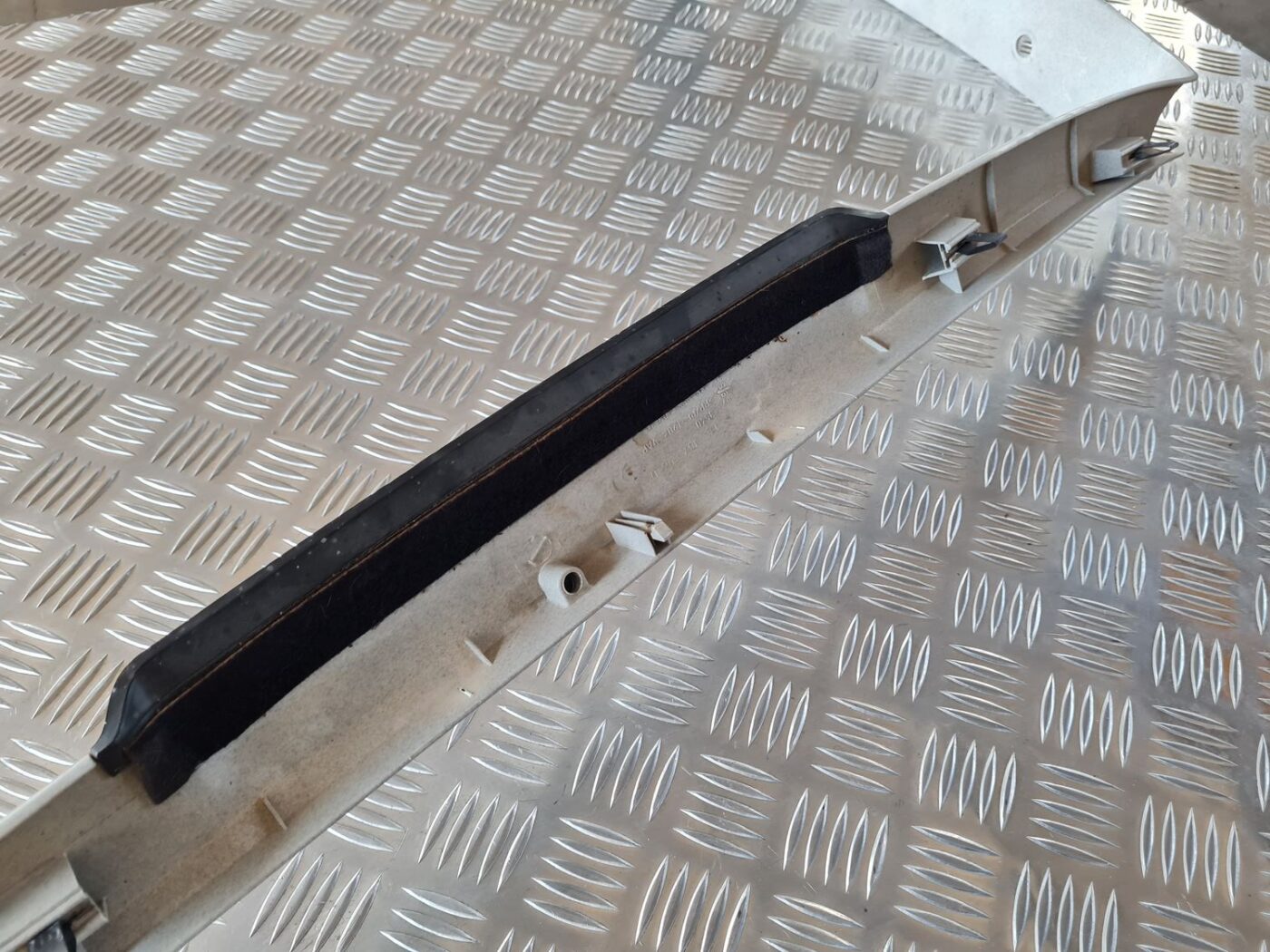 Bagāžnieka vāka liela apdare priekš VW GOLF IV 1999 5 Bagāžnieka vāka liela apdare priekš VW GOLF IV 1999