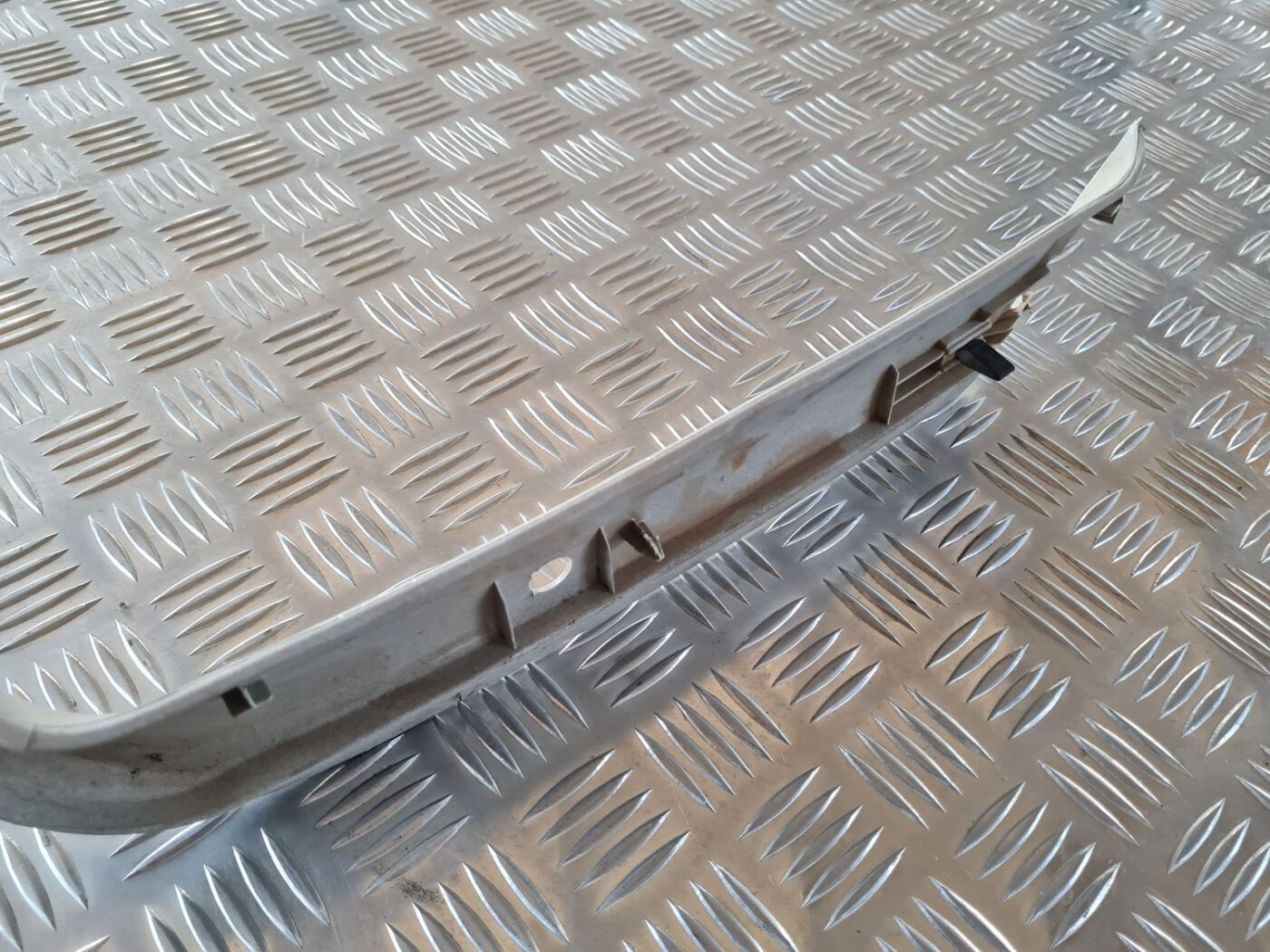 Bagāžnieka vāka liela apdare priekš VW GOLF IV 1999 4 Bagāžnieka vāka liela apdare priekš VW GOLF IV 1999