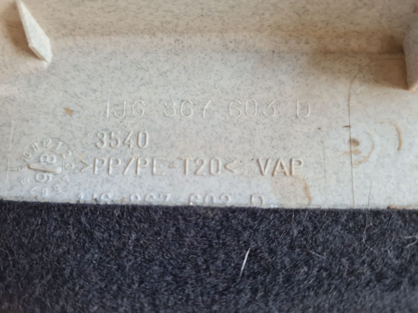 Bagāžnieka vāka liela apdare priekš VW GOLF IV 1999 3 Bagāžnieka vāka liela apdare priekš VW GOLF IV 1999