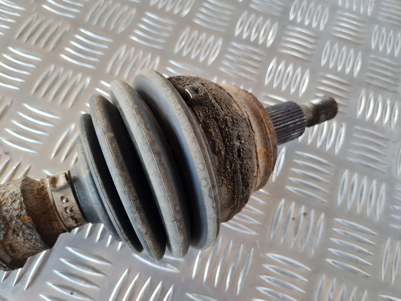Pusass priekšēja labā priekš VW GOLF IV 1999 2 Pusass priekšēja labā priekš VW GOLF IV 1999