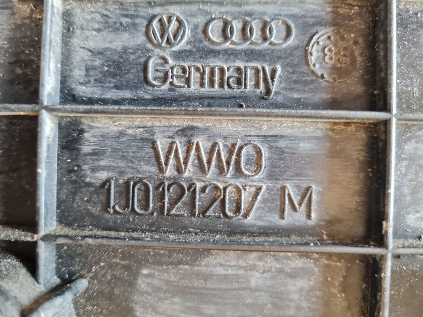 Dzesēšanas radiatora ventilators priekš VW GOLF IV 1999 8 Dzesēšanas radiatora ventilators priekš VW GOLF IV 1999