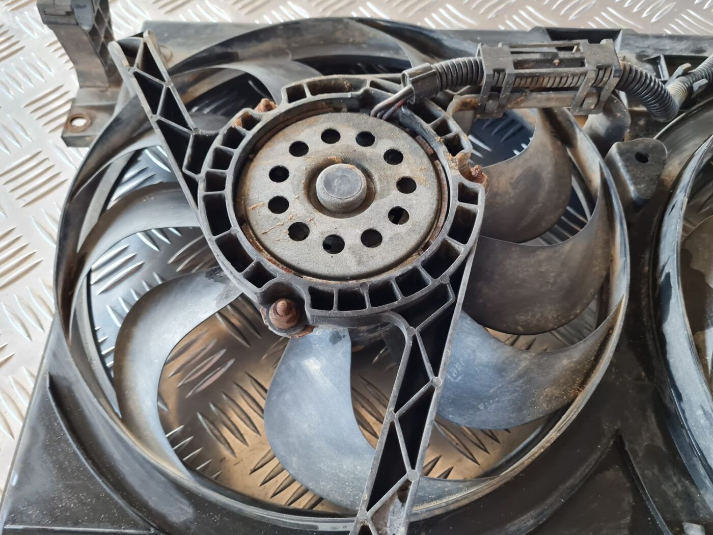 Dzesēšanas radiatora ventilators priekš VW GOLF IV 1999 6 Dzesēšanas radiatora ventilators priekš VW GOLF IV 1999