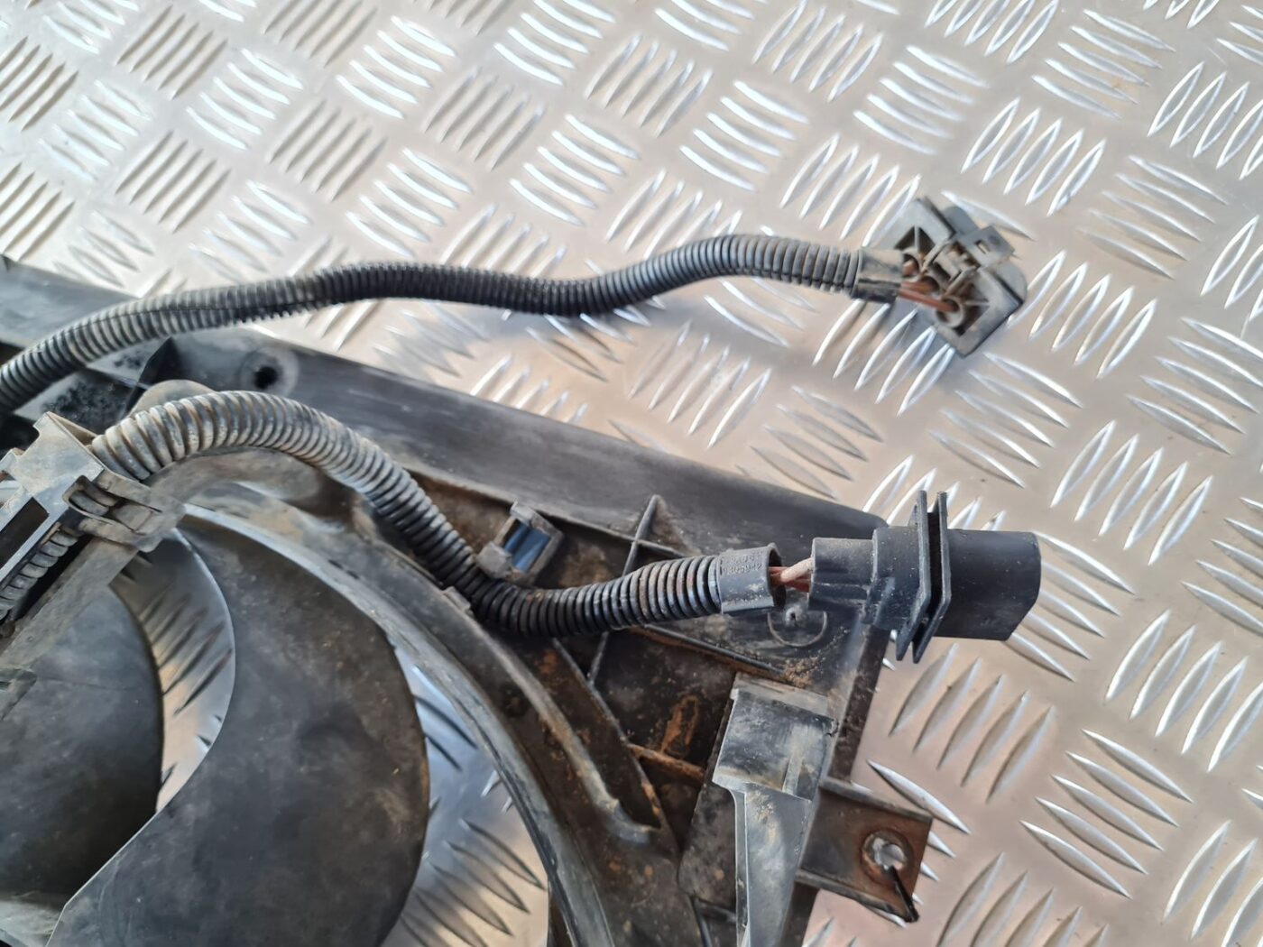 Dzesēšanas radiatora ventilators priekš VW GOLF IV 1999 3 Dzesēšanas radiatora ventilators priekš VW GOLF IV 1999