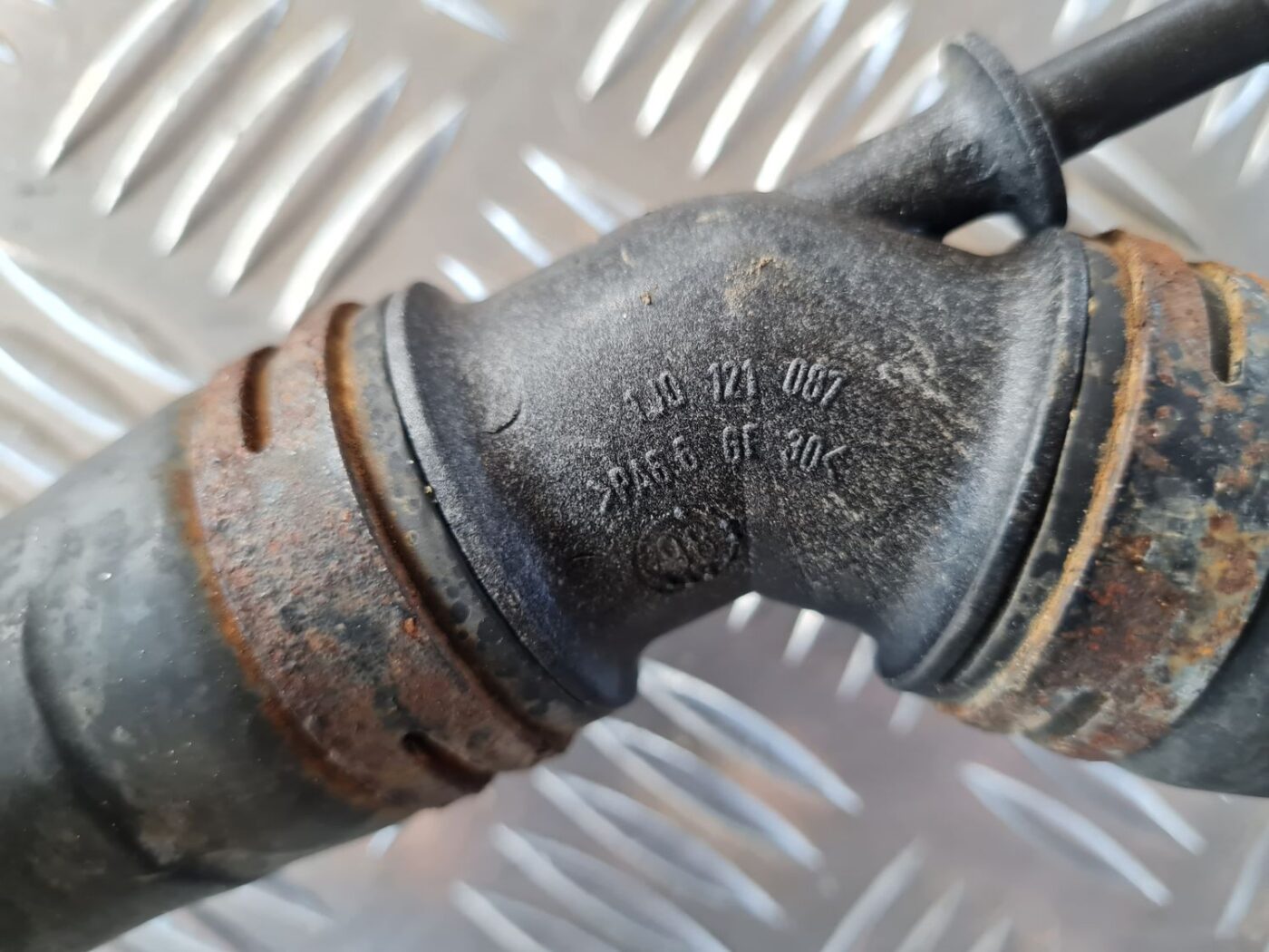 Dzesēšanas caurule priekš VW GOLF IV 1999 5 Dzesēšanas caurule priekš VW GOLF IV 1999