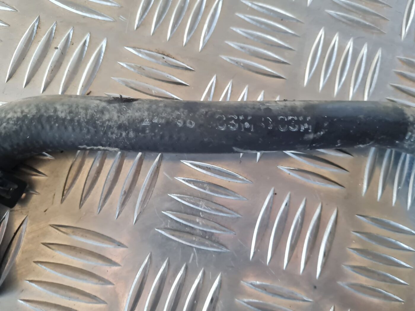 Hidrauliska pastiprinātāja caurule priekš VW GOLF IV 1999 2 Hidrauliska pastiprinātāja caurule priekš VW GOLF IV 1999