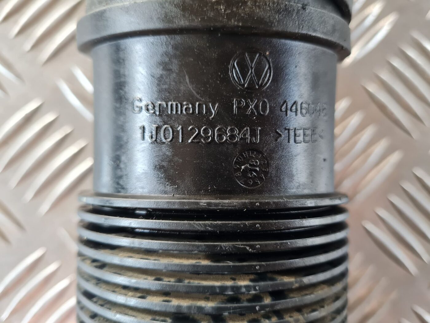 Gaisa filtra korpusa caurule priekš VW GOLF IV 1999 2 Gaisa filtra korpusa caurule priekš VW GOLF IV 1999