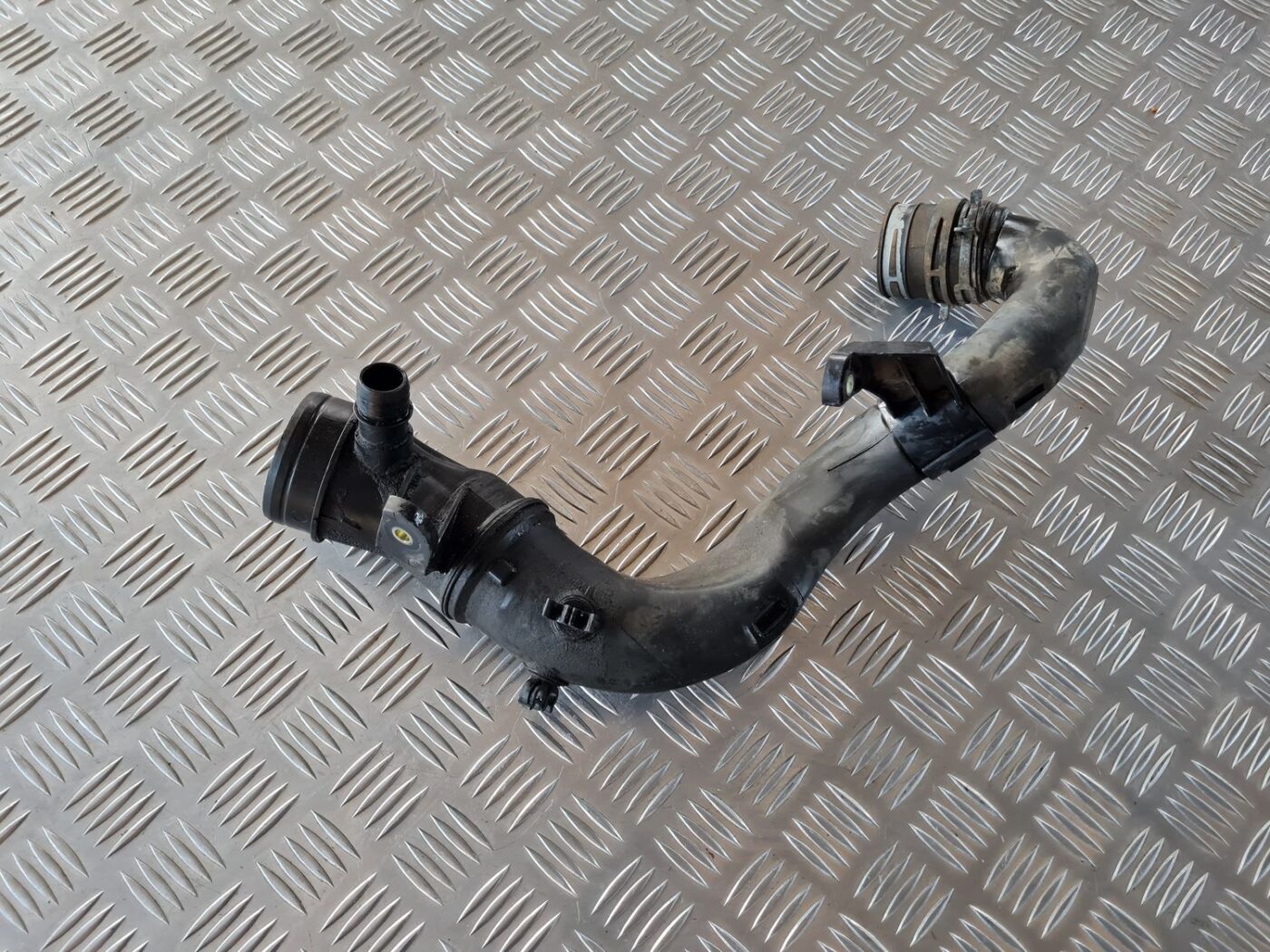 Gaisa filtra korpusa caurule priekš VW GOLF IV 1999 2 Gaisa filtra korpusa caurule priekš VW GOLF IV 1999