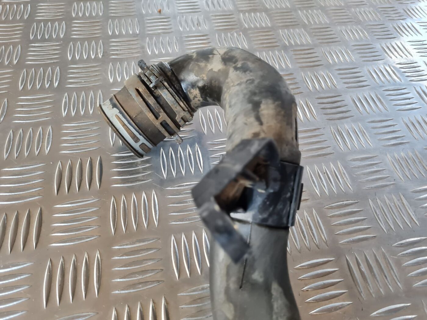 Gaisa filtra korpusa caurule priekš VW GOLF IV 1999 4 Gaisa filtra korpusa caurule priekš VW GOLF IV 1999