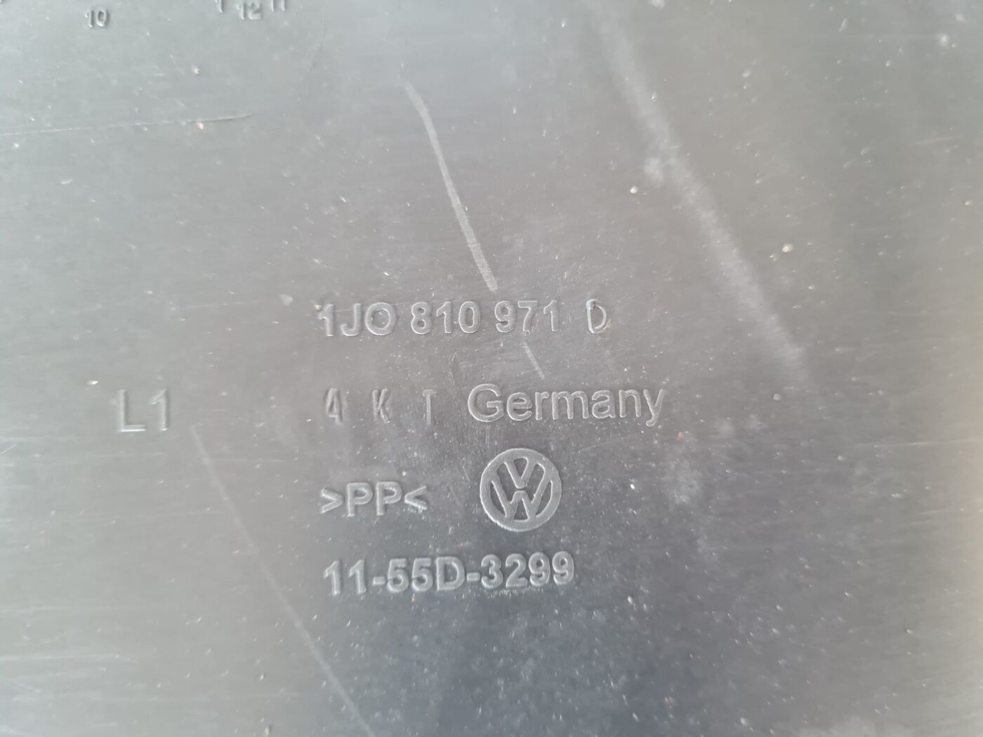 Aizmugurējais kreisais paspārns priekš VW GOLF IV 1999 3 Aizmugurējais kreisais paspārns priekš VW GOLF IV 1999