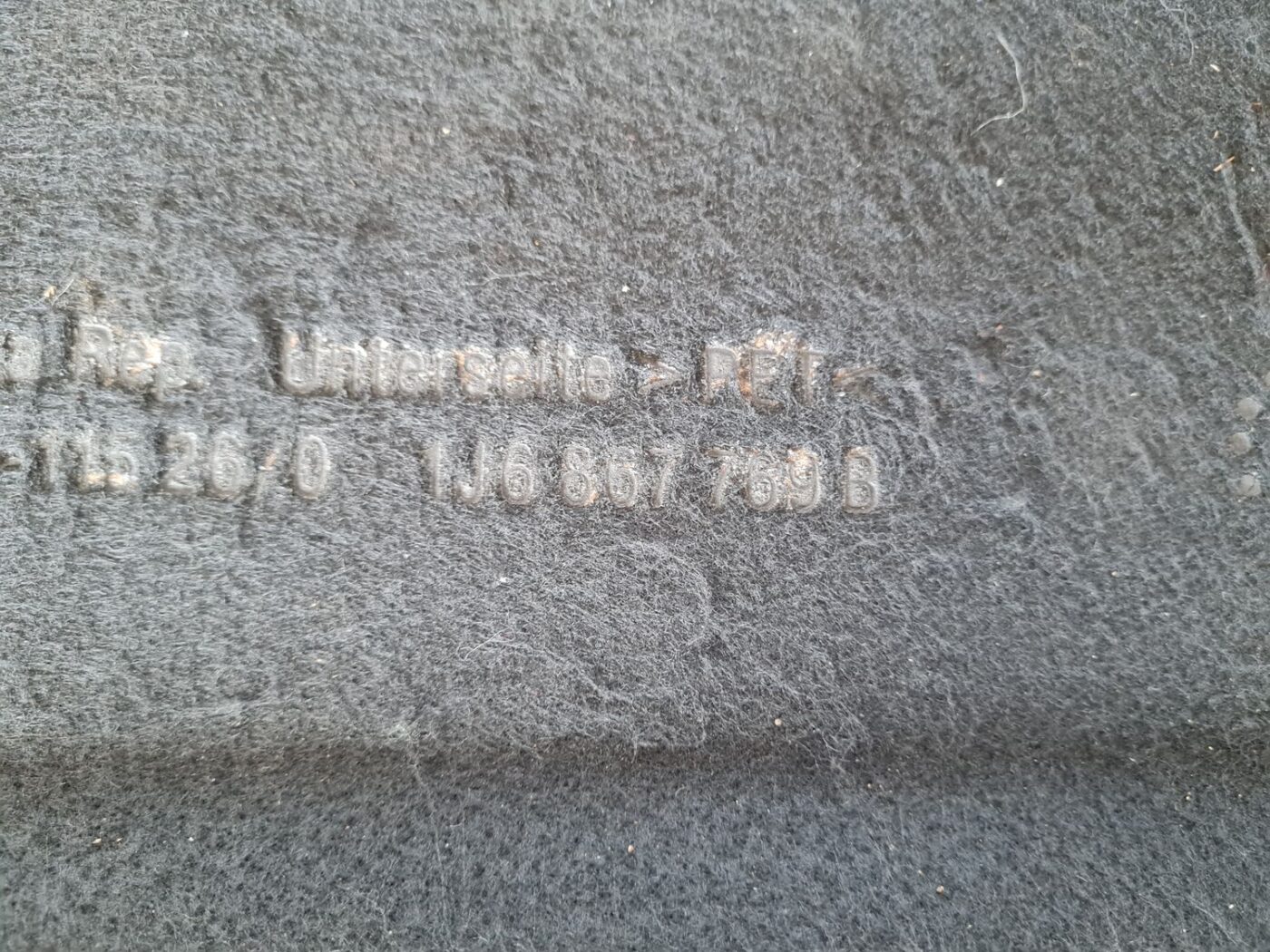 Bagāžnieka nodalījuma plaukts priekš VW GOLF IV 1999 4 Bagāžnieka nodalījuma plaukts priekš VW GOLF IV 1999