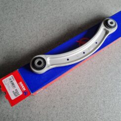 Aizmugures piekares svira priekš