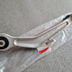 Aizmugures piekares svira priekš