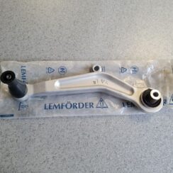 Aizmugures piekares svira priekš