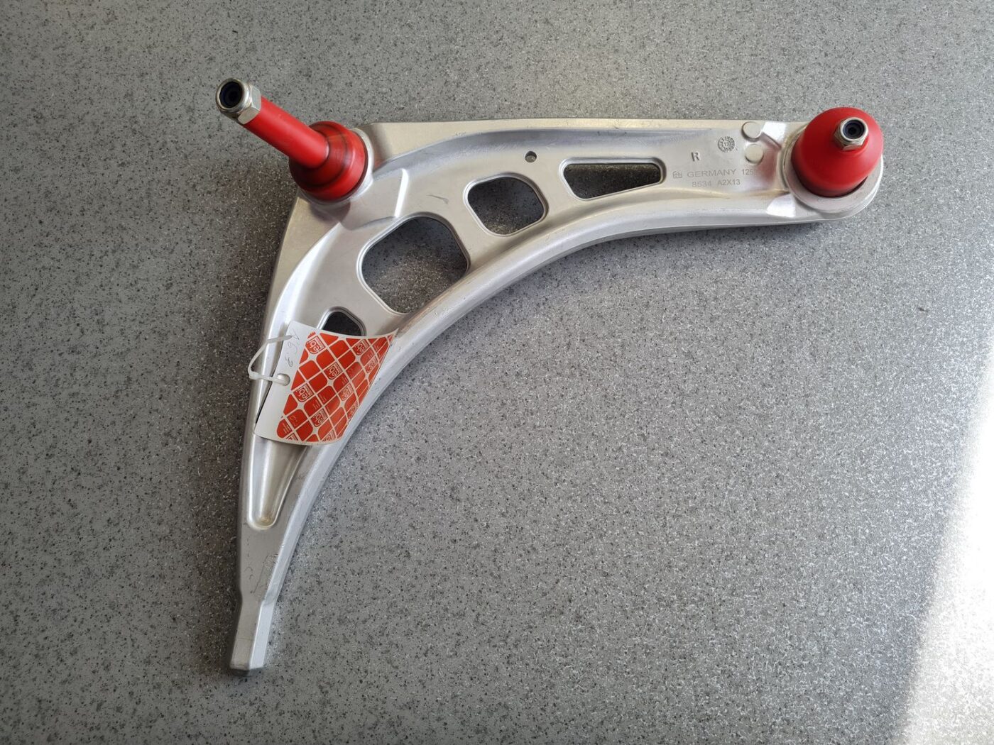 Priekšējas piekares svira priekš 2 Priekšējas piekares svira priekš