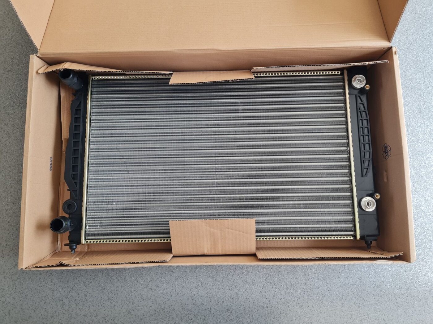 Dzesēšanas radiators priekš 1 Dzesēšanas radiators priekš