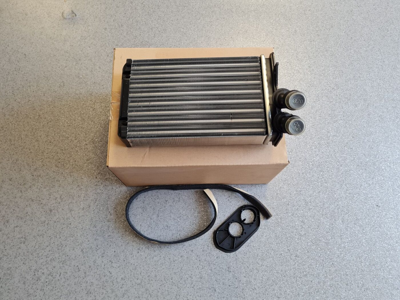 Apsildes sistēmas radiators priekš 1 Apsildes sistēmas radiators priekš