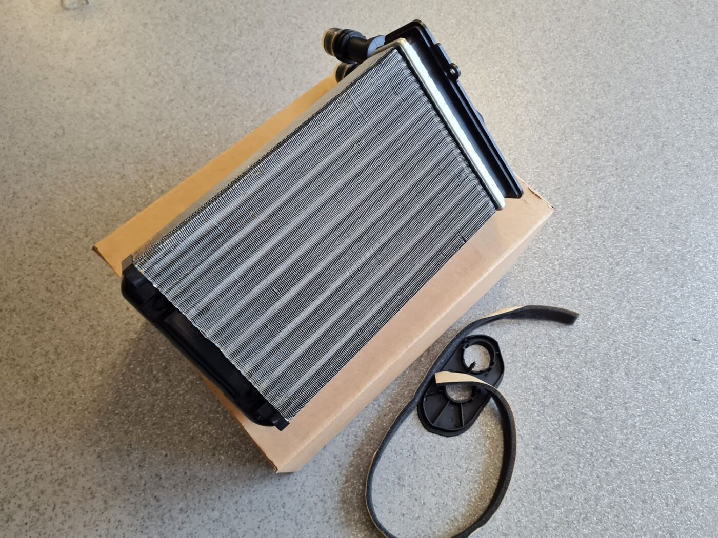 Apsildes sistēmas radiators priekš 4 Apsildes sistēmas radiators priekš