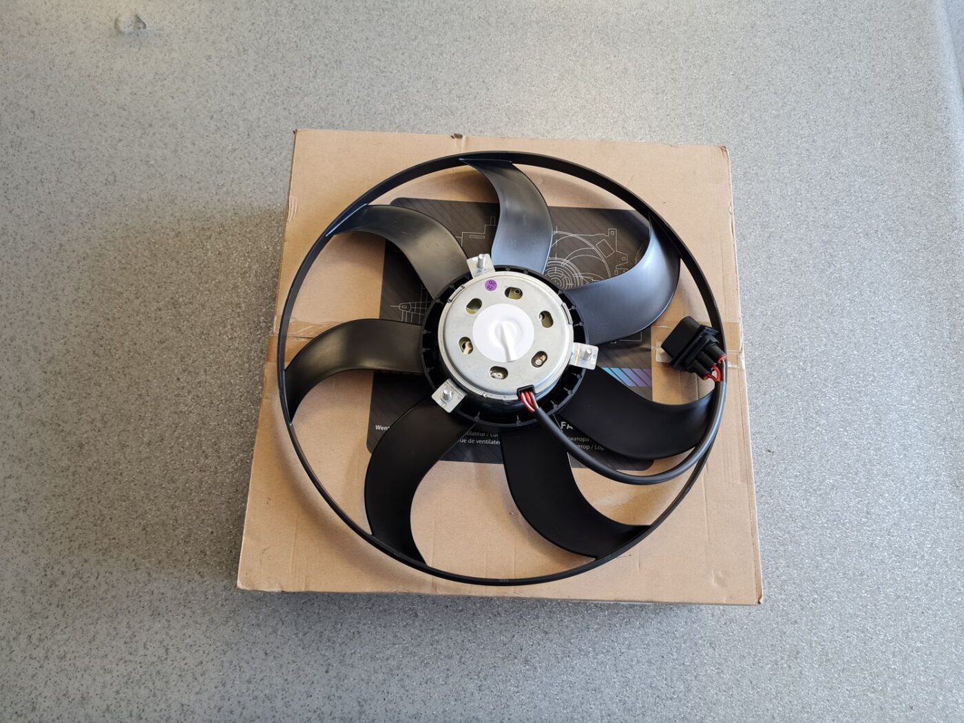 Dzesēšanas radiatora ventilators priekš 1 Dzesēšanas radiatora ventilators priekš