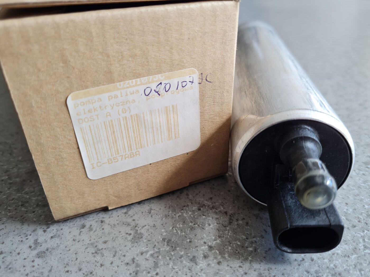 Degvielas tvertnes sūknis priekš 2 Degvielas tvertnes sūknis priekš