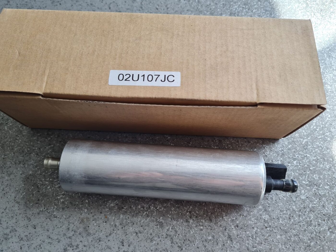 Degvielas tvertnes sūknis priekš 3 Degvielas tvertnes sūknis priekš