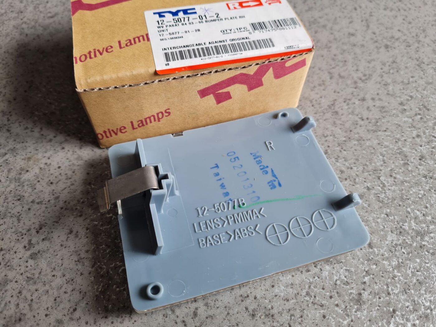 Priekšējais atstarotājs priekš 2 Priekšējais atstarotājs priekš