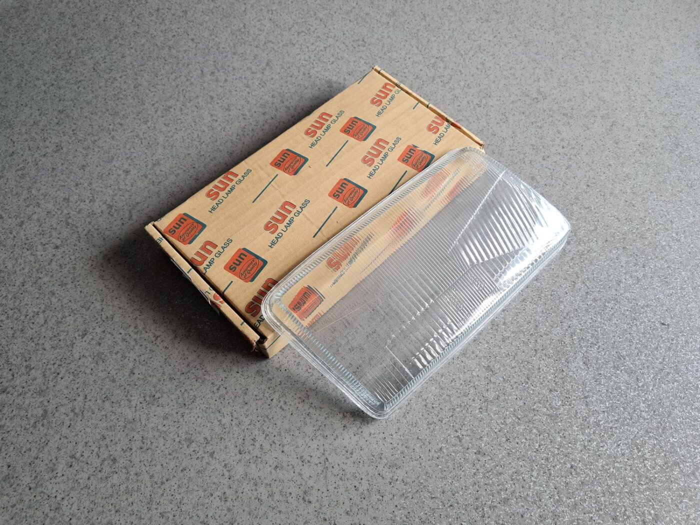 Priekšējā luktura stikls priekš 1 Priekšējā luktura stikls priekš