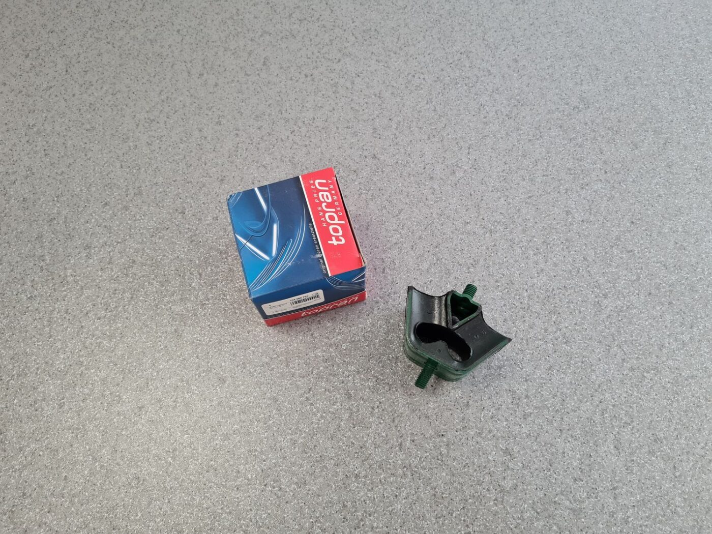 Dzinēja spilvens priekš 1 Dzinēja spilvens priekš