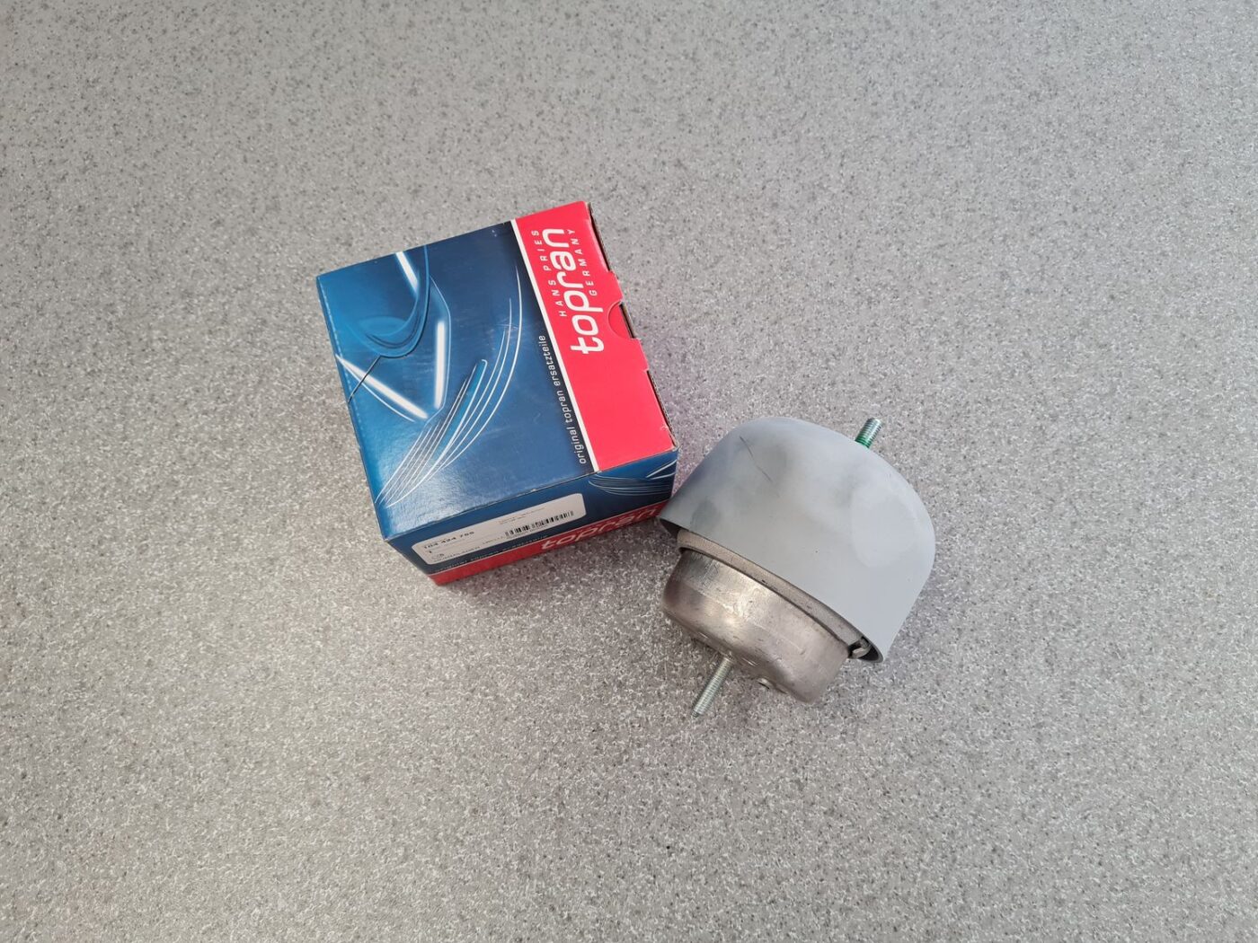 Dzinēja spilvens priekš 1 Dzinēja spilvens priekš