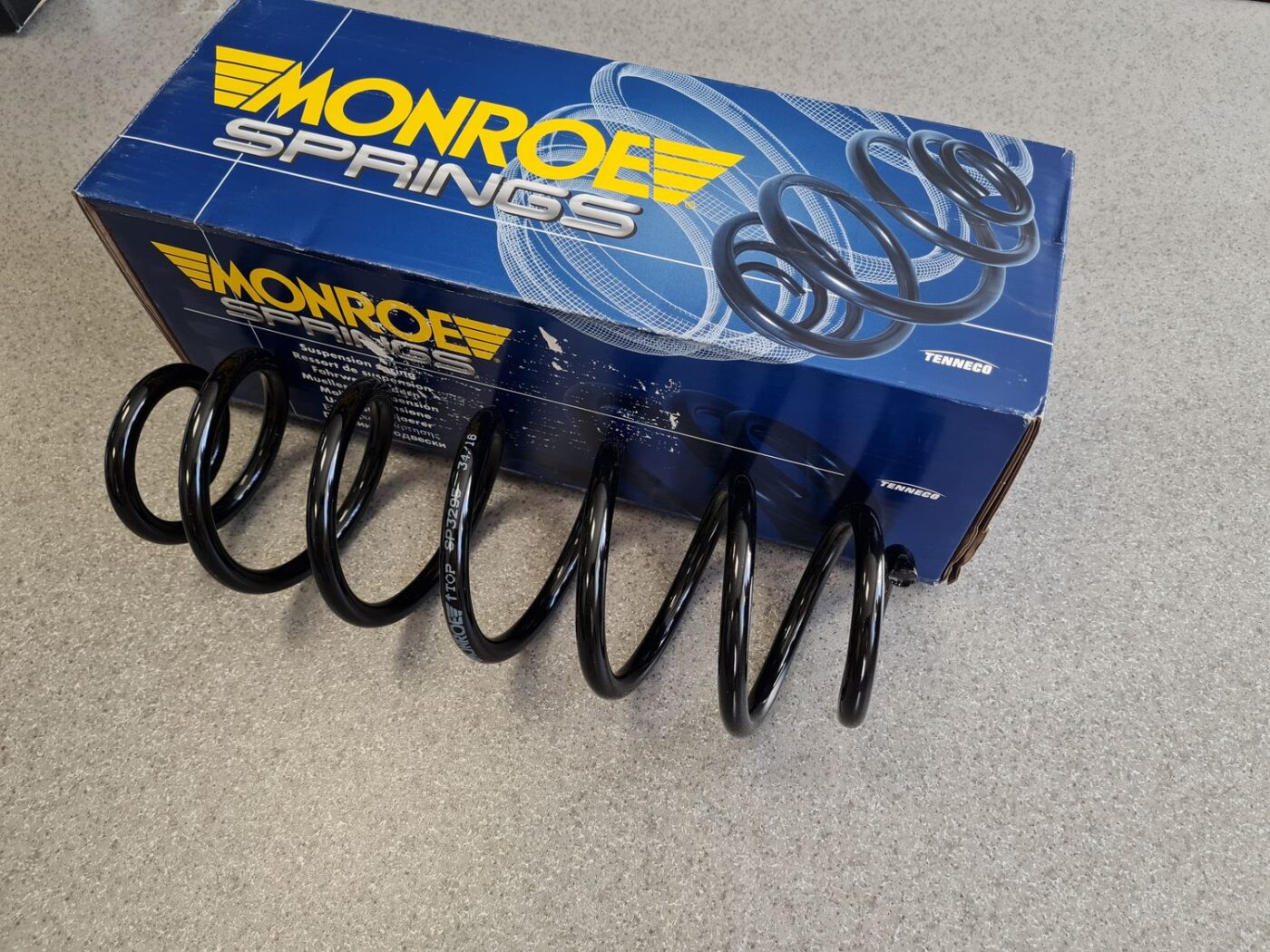 Aizmugurējā atspere priekš 2 Aizmugurējā atspere priekš