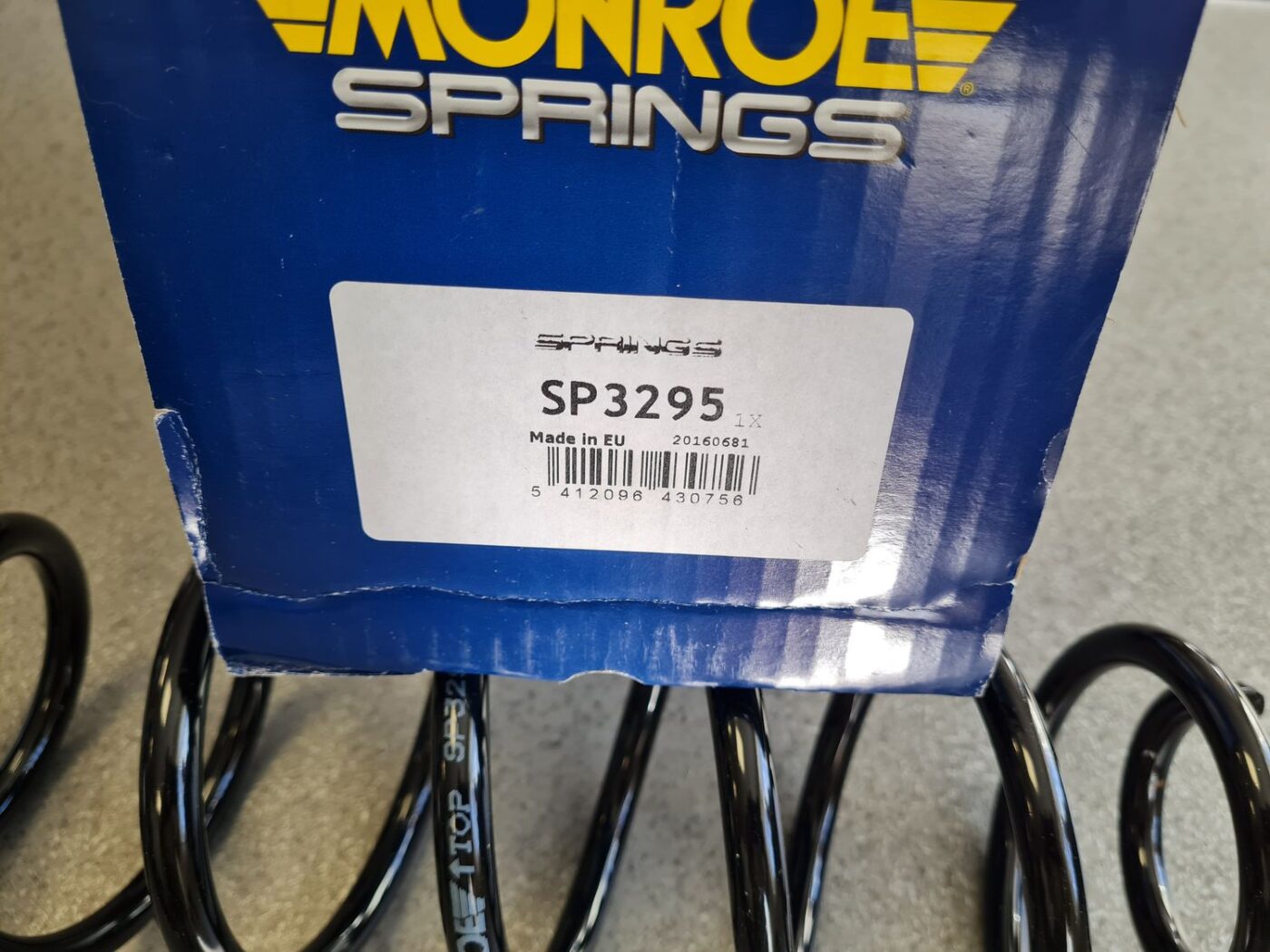 Aizmugurējā atspere priekš 3 Aizmugurējā atspere priekš