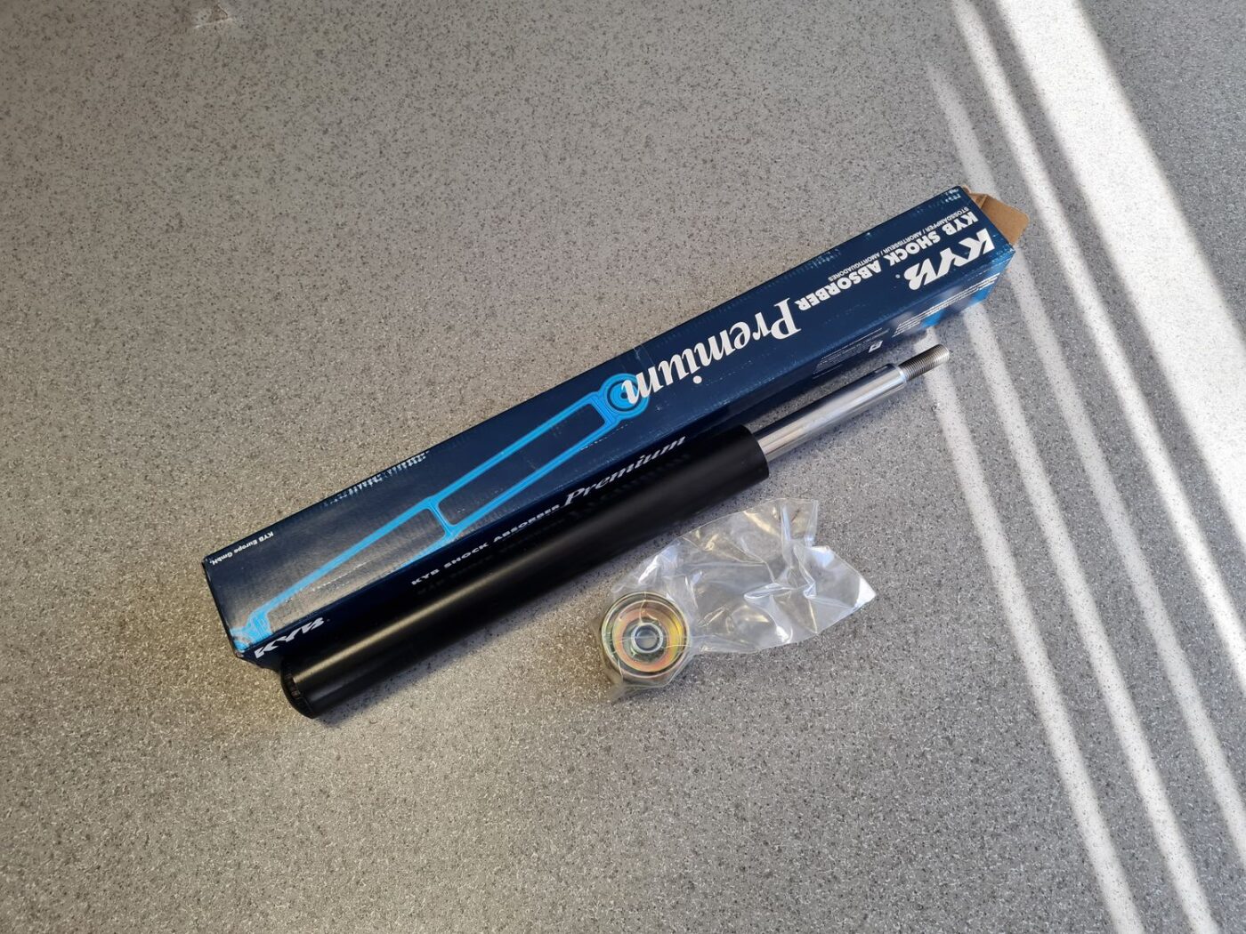 Priekšējais amortizators priekš 1 Priekšējais amortizators priekš