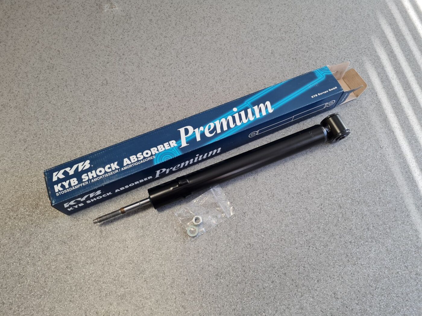 Aizmugurējais amortizators priekš 1 Aizmugurējais amortizators priekš