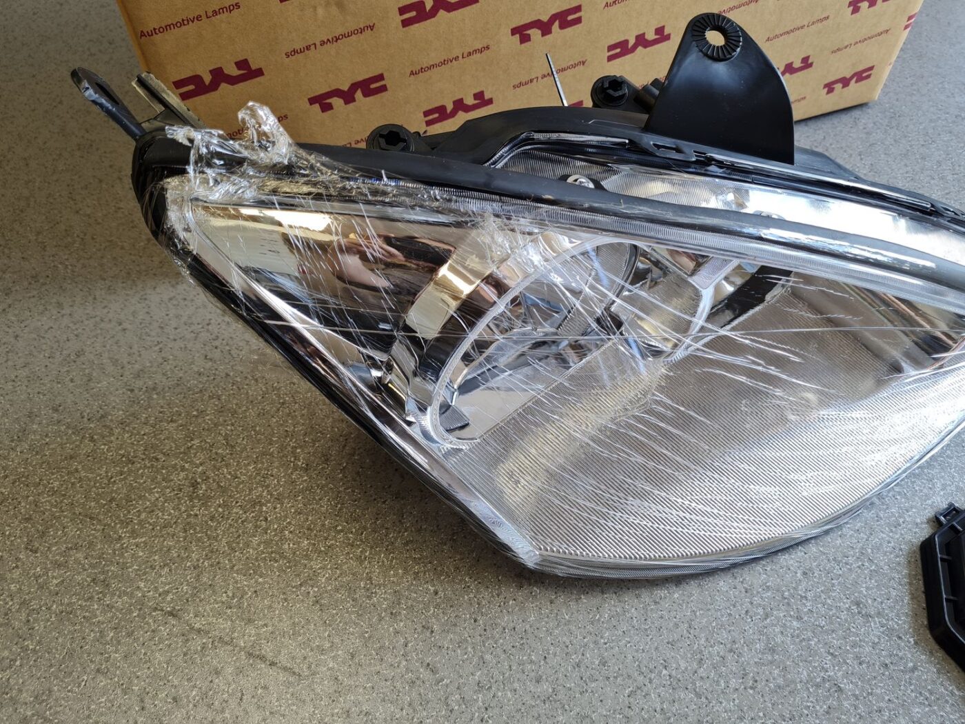 Priekšējais labais lukturis priekš 10 Priekšējais labais lukturis priekš