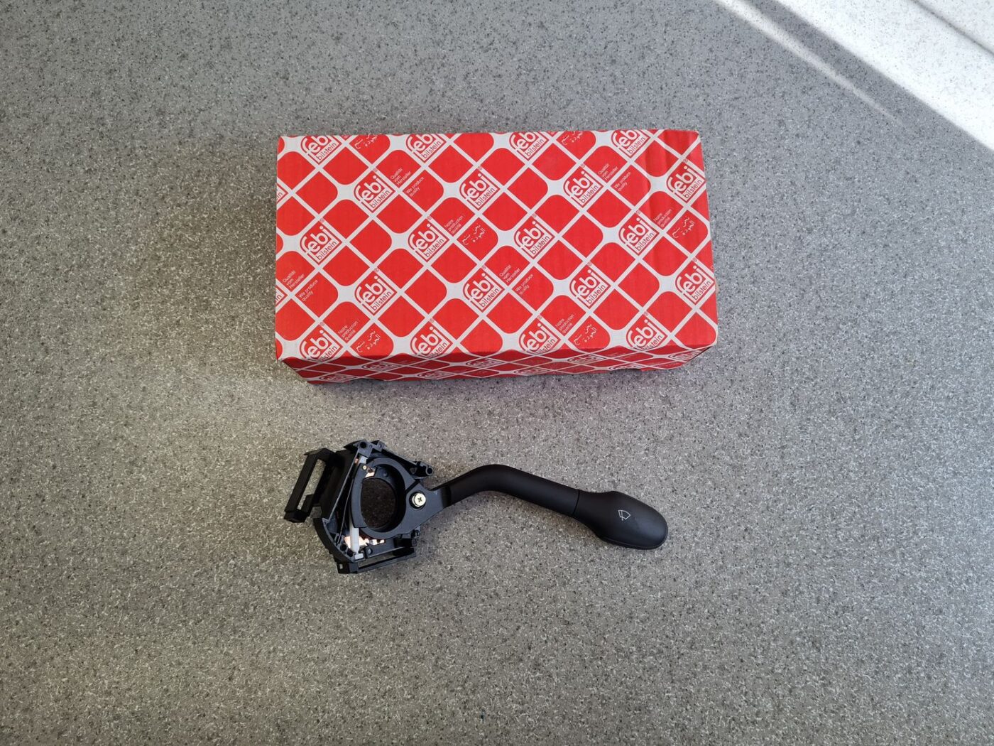 Stikla tīrītāja slēdzis priekš 1 Stikla tīrītāja slēdzis priekš